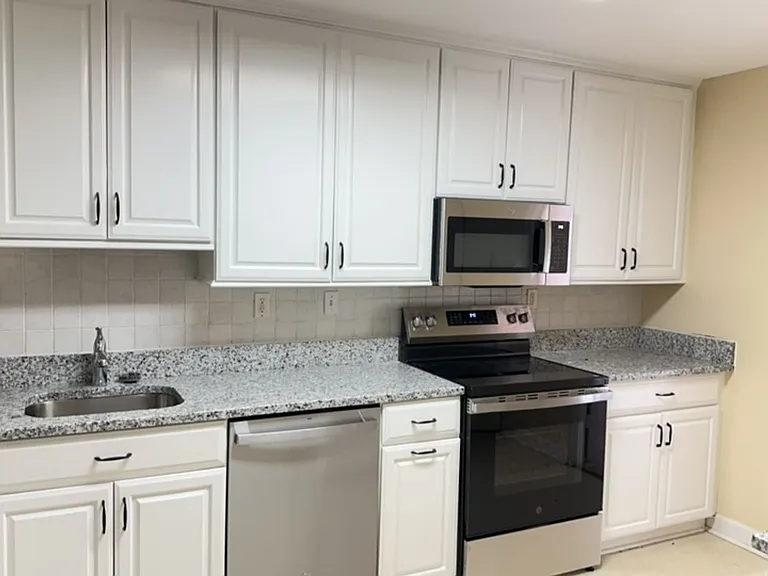 203 Yoakum Pkwy #611 — Photo 11
