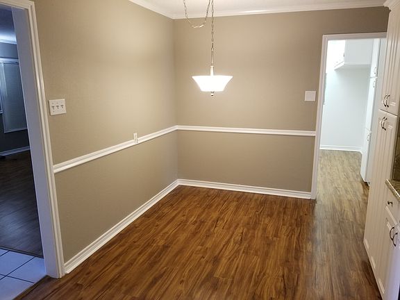 dining area in kitchen