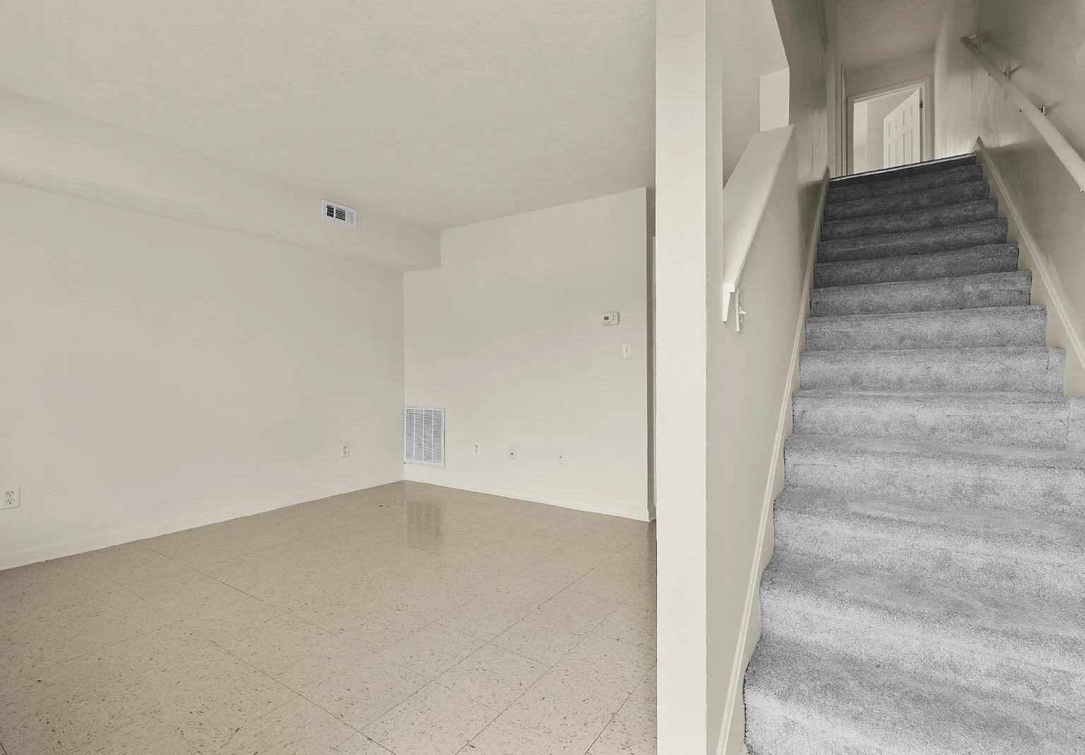 3 bed, 1.5 bath, 1360 sqft, $1,900 — Photo 3