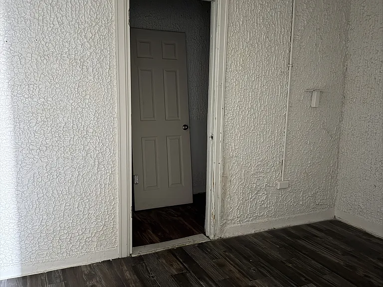 212-218 E 2nd St #14 — Photo 3