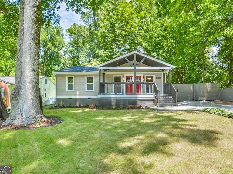 1391 Kennesaw Dr NW — Photo 1