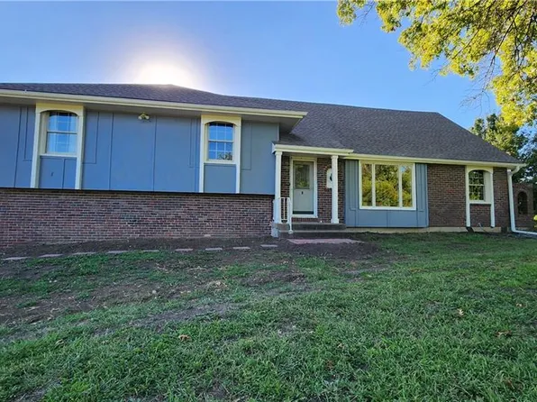 24320 S Grabe Rd, Peculiar, MO 64078