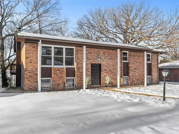 19 Cheshire Dr, Belleville, IL 62223