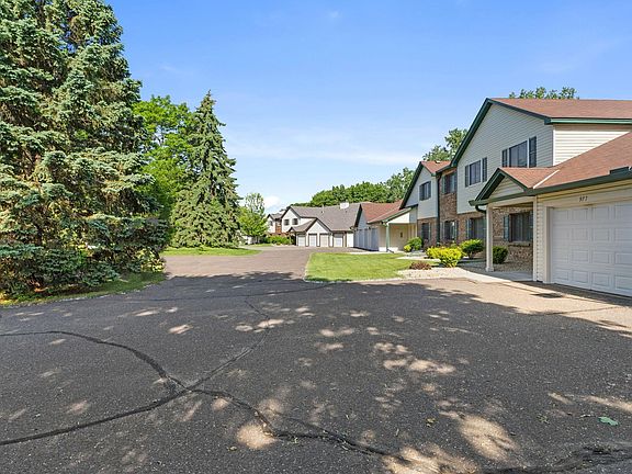3rd image of 975 Heritage Ct E