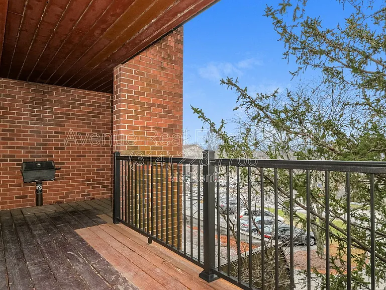 590 Sarah Ln #301 — Photo 25