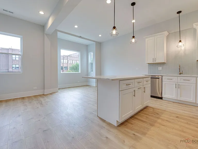 1747 N California Ave #2 — Photo 4