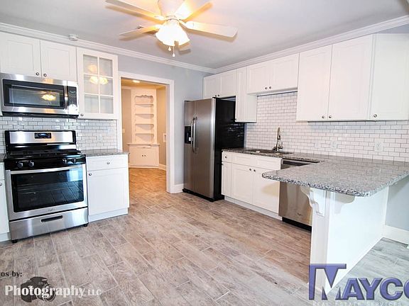 4th image of 2810 Holly St