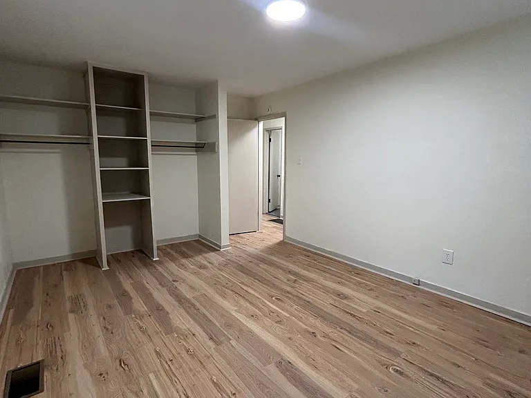 Beaverbrook Dr — Photo 11