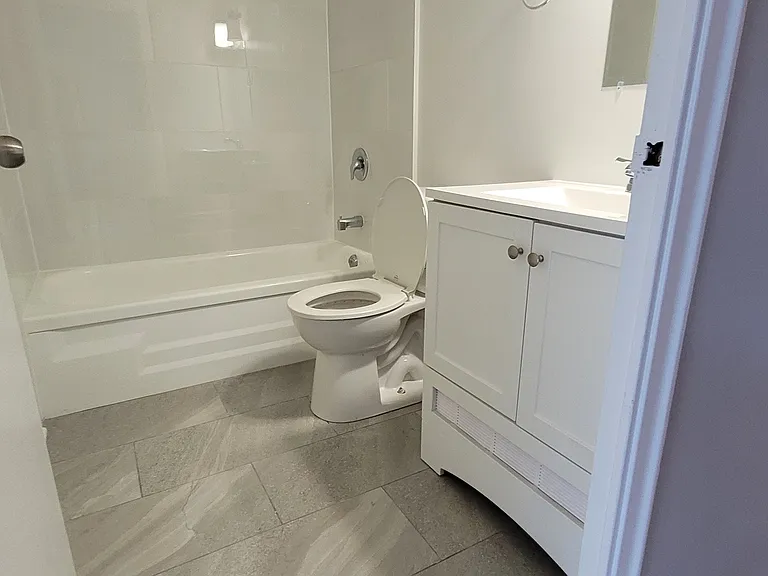 371 Gilmour St — Photo 17