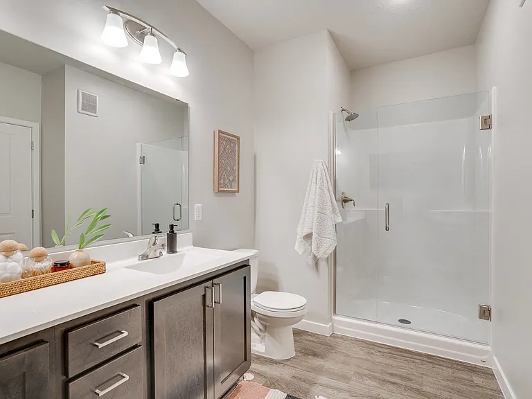 The Westlyn Apartments — Photo 11