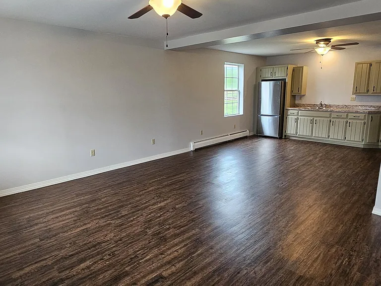 406 Main St — Photo 5
