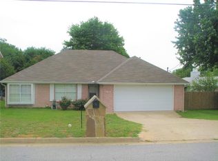 1614 S Hyde Park Ave, Denison, TX 75020