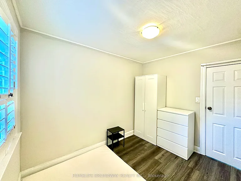55 Fairbank Ave E #MAIN FL — Photo 8