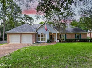 227 Woodrun Dr, Ridgeland, MS 39157