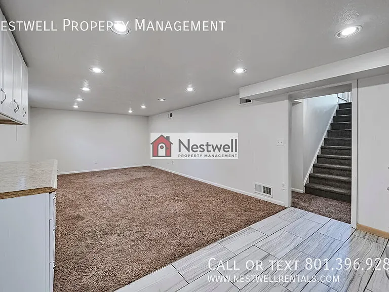 1335 E Maplewood Dr — Photo 9