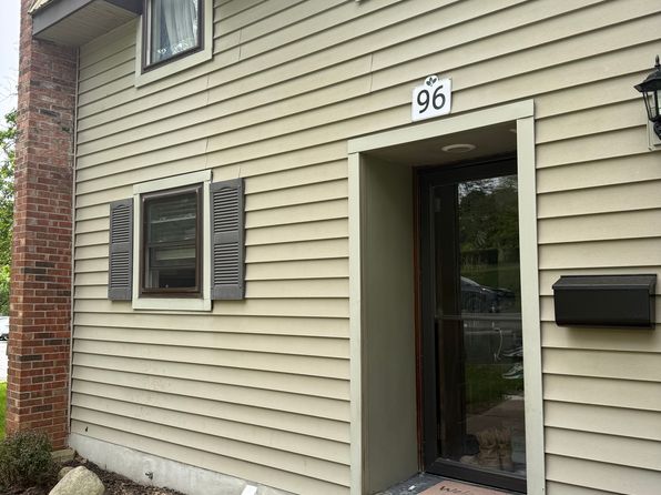96 Chestnut Hls #96