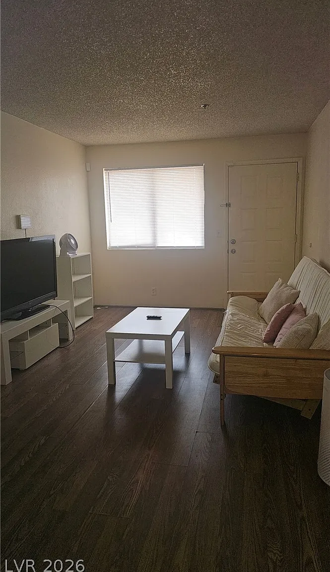 1 bed, 1.0 bath, 500 sqft, $700 — Photo 3