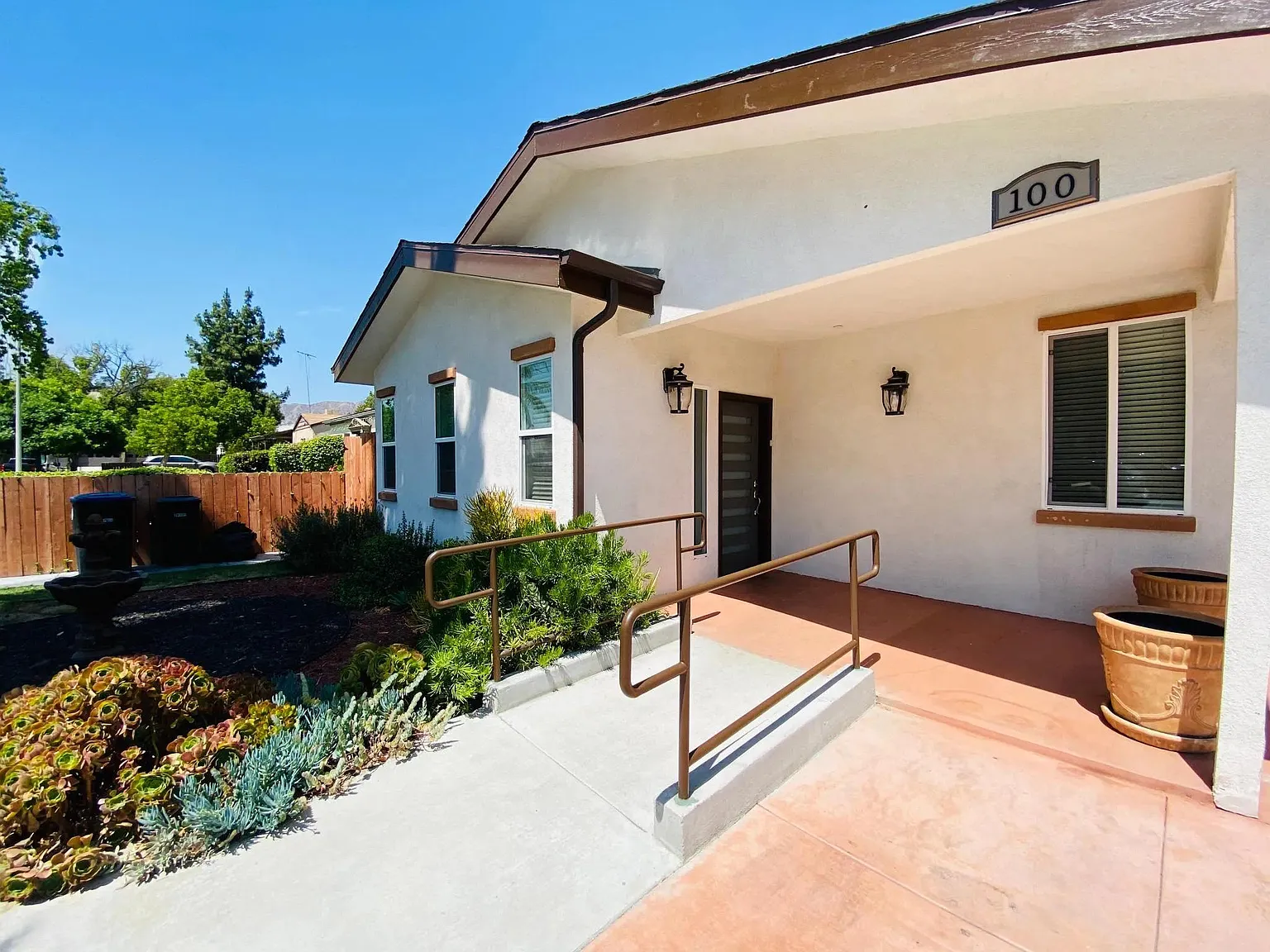 3 bed, 1120 sqft, $3,795 — Photo 2