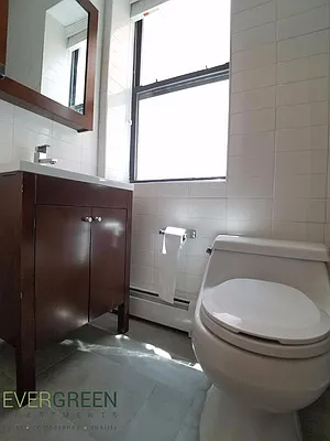 Rented by Evergreen Apartments BK | media 7