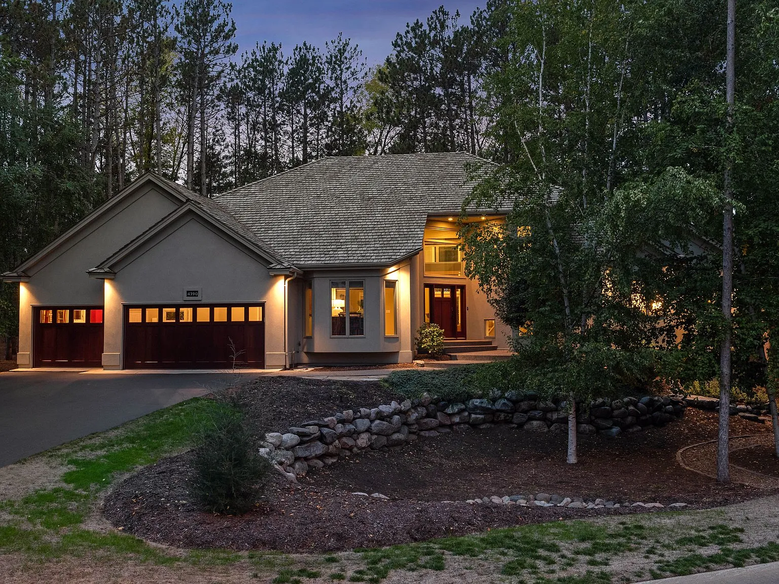4 bed, 3.5 bath, 4448 sqft, $7,000 — Photo 1