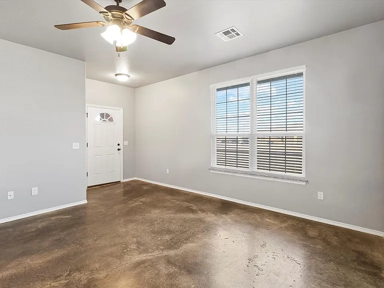 1834 Cypress Ln — Photo 4
