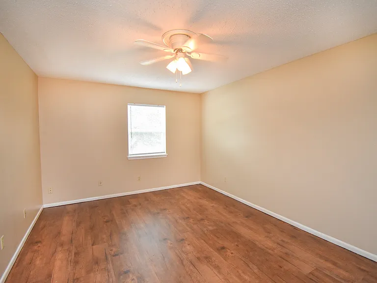 609 Sherwood Dr #C — Photo 5