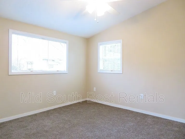 3688 Shoreham Dr — Photo 8