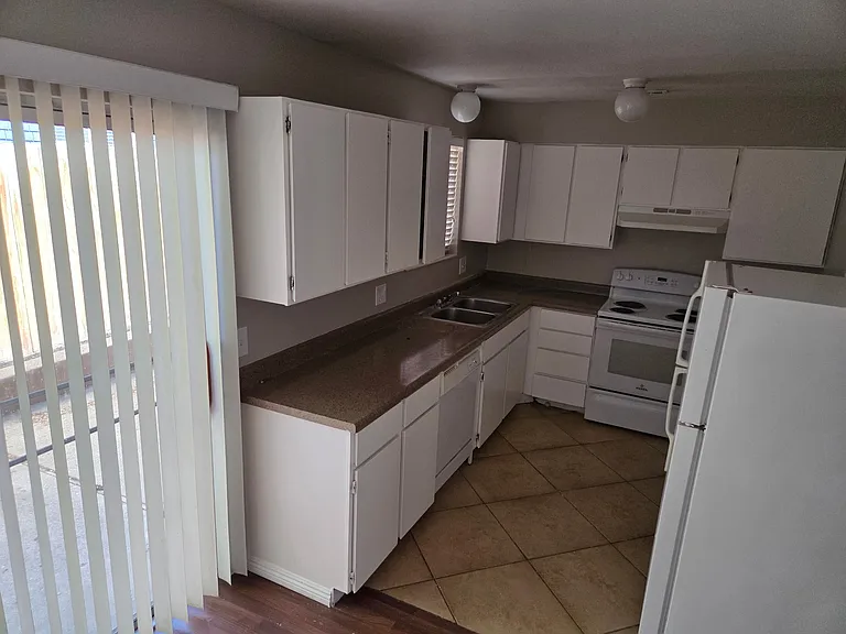 979 S Lake St #3 — Photo 4