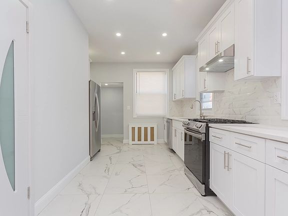 5th image of 2536 Gillmore St