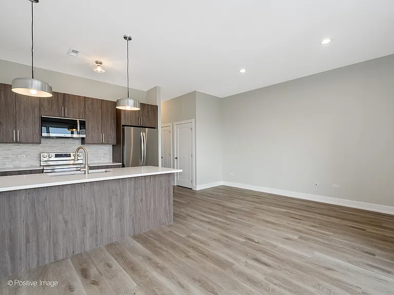 3954 S Indiana Ave #2R — Photo 3