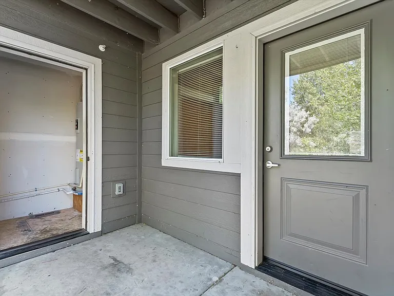 Creekside Apartments — Photo 12