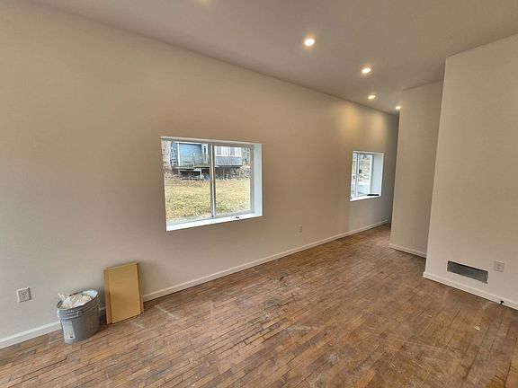 3rd image of 9497 1st St