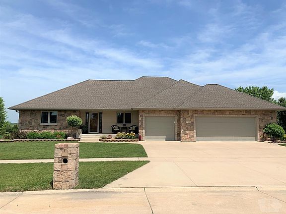 3rd image of 306 Woodlane Dr