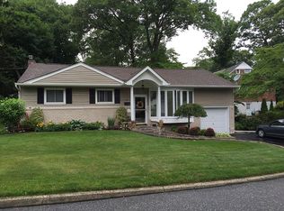 74 Cornehlsen Dr, Huntington Station, NY 11746
