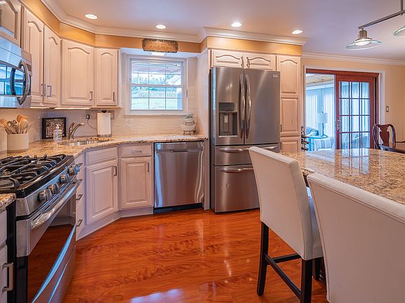 5th image of 5090 Raintree Dr