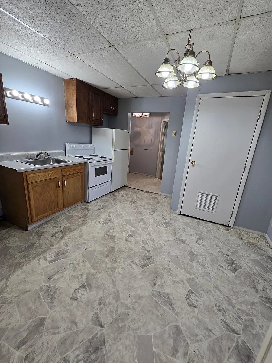 Building Photo - 726 W Jefferson St #2