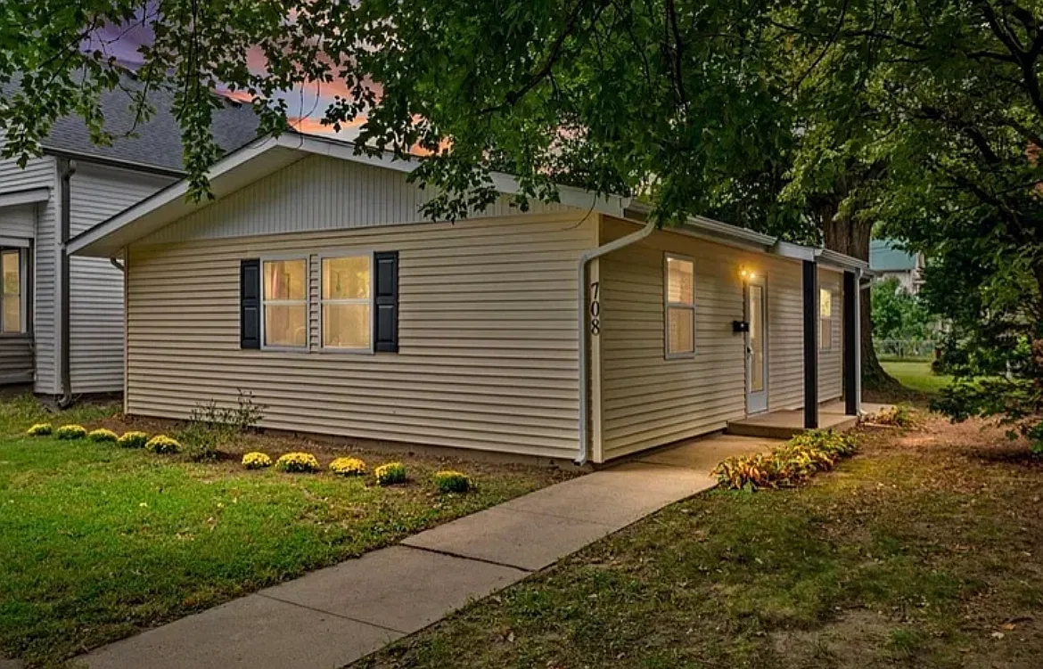 1 bed, 788 sqft, $1,300 — Photo 1