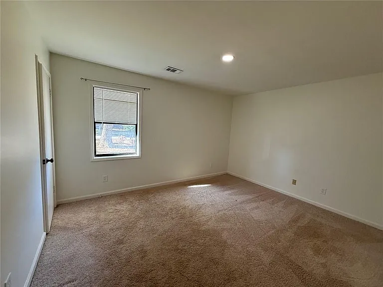 1601 Walker St SE #A — Photo 12
