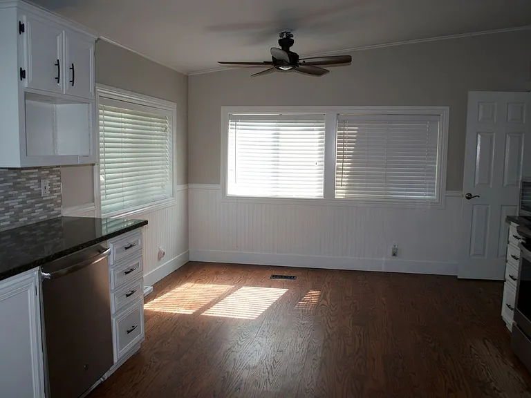 2557 E Beacon Light Rd — Photo 7