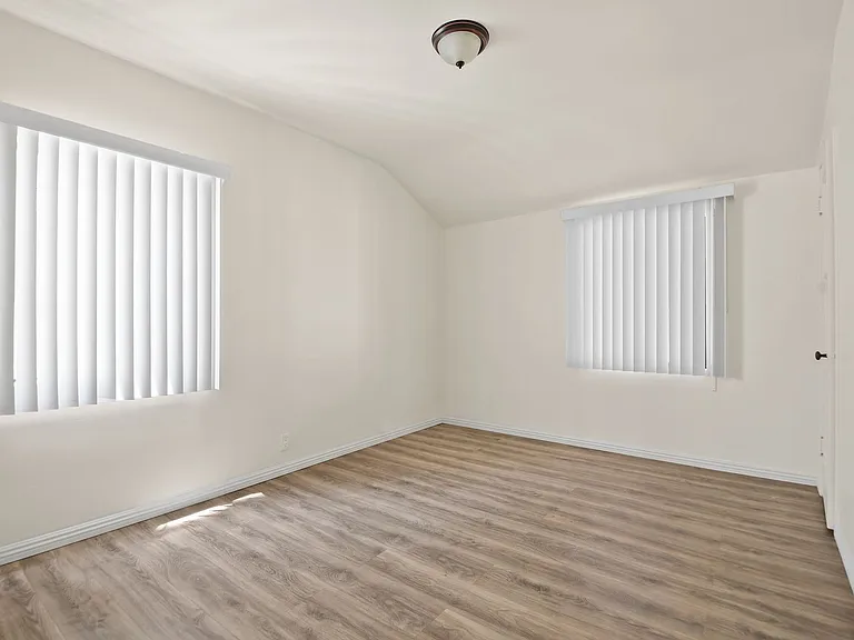 14701 Marigold Ave — Photo 8