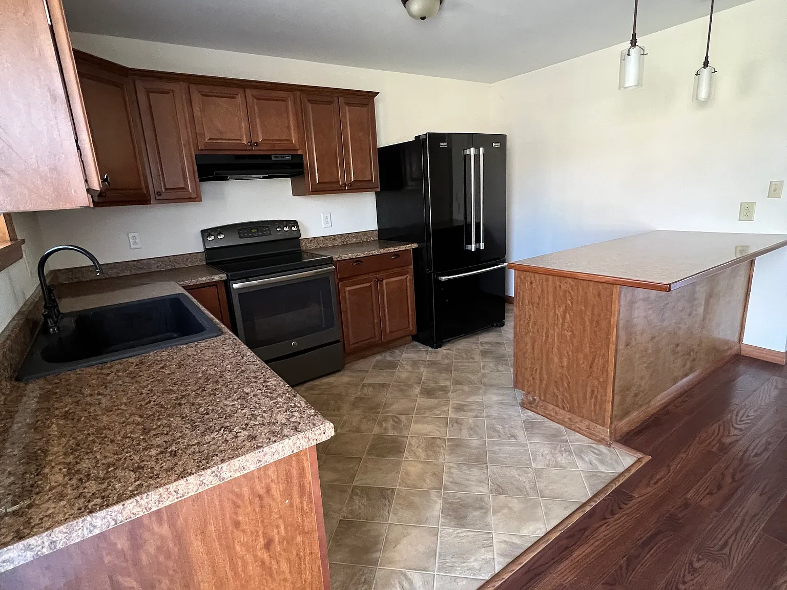 2 bed, $1,650 — Photo 3