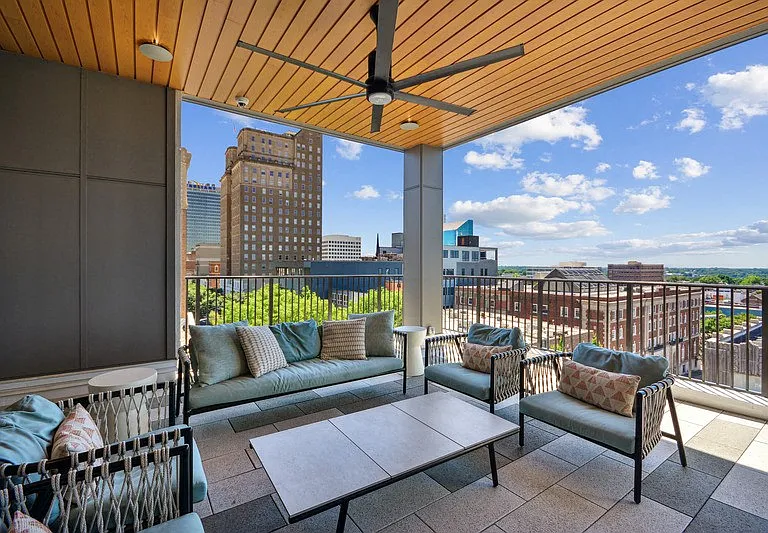 Link Apartments 4th Street — Photo 13