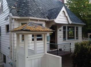 1901 N 35th St, Seattle, WA 98103