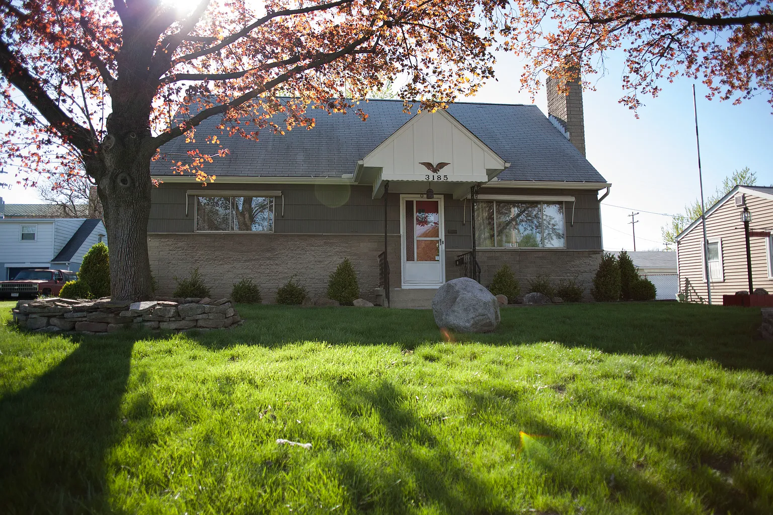 3185 Oaklawn St photo 1