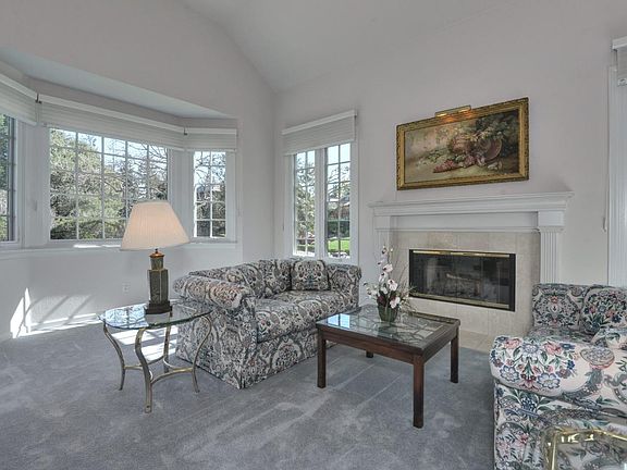 4th image of 40 Oak Hollow Way