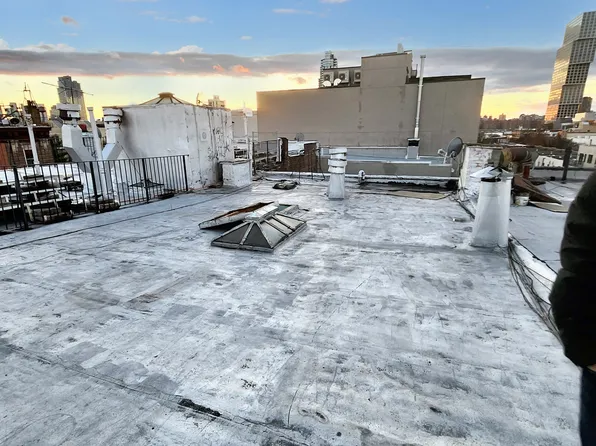 1021 Manhattan Avenue image 6 of 7