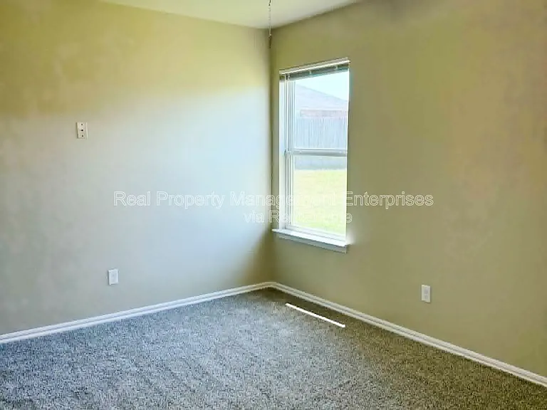 13229 Bridgewater Dr — Photo 11