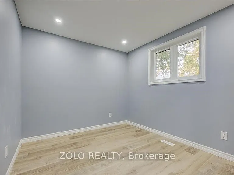15 Nathaniel Cres #UPPER — Photo 6