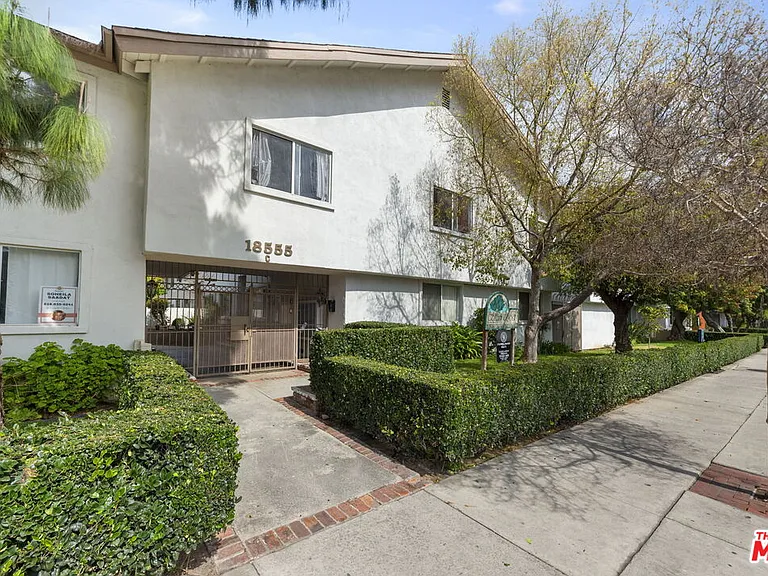 18555 Collins St #C11 — Photo 1