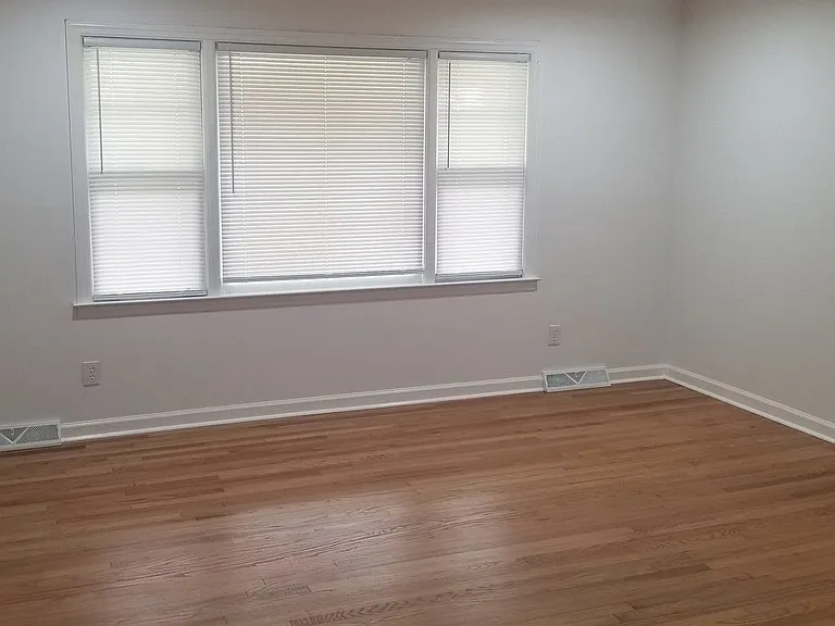 1439 Allen St — Photo 12